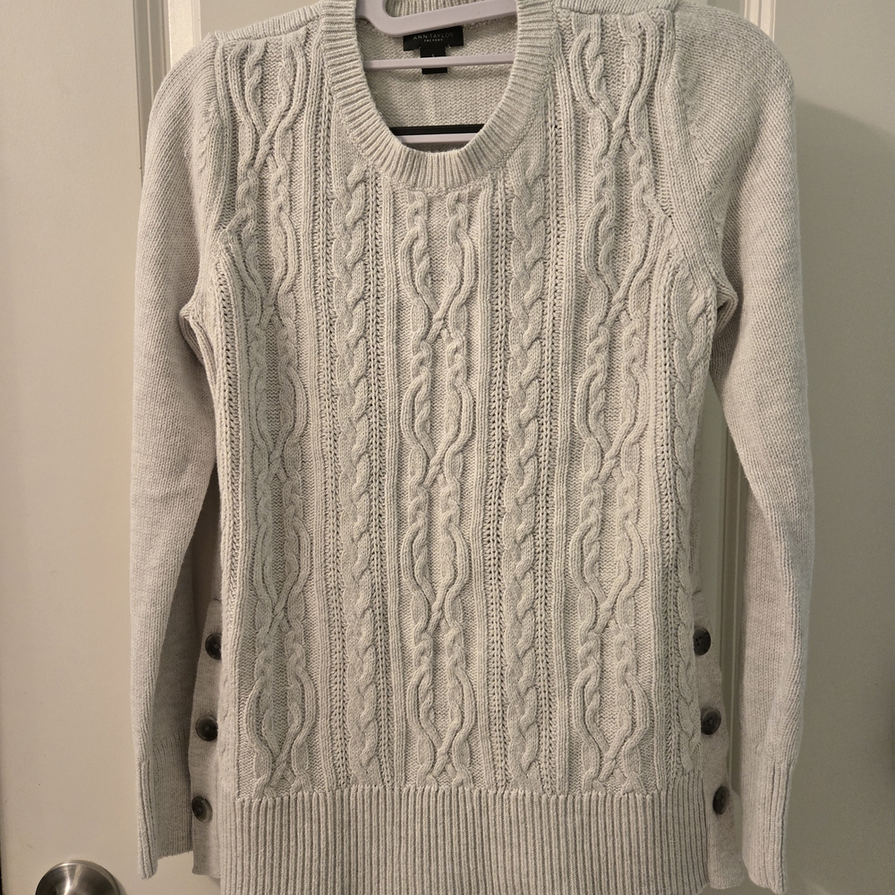 Ann Taylor Factory Cable Knit Longsleeve Women Sweater - Picture 4 of 5